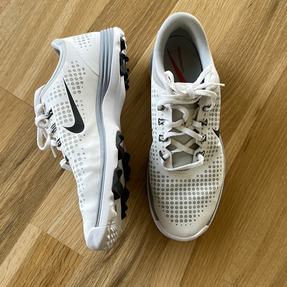 Nike lunarlon spikeless golf shoe size 8 like new euc white grey